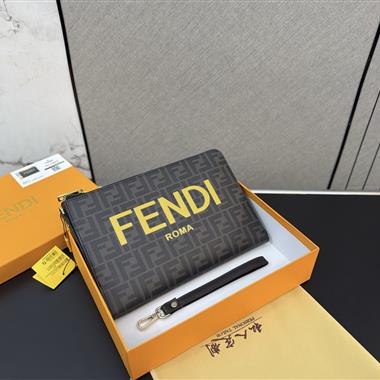 FENDI   2026新款男生時尚包包 尺寸：20*28CM