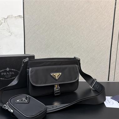 PRADA   2026新款男生時尚包包 尺寸：24*15CM
