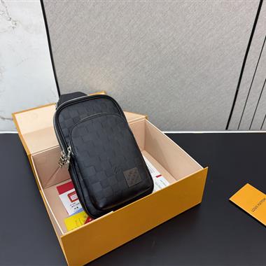LOUIS VUITTON    2026新款男生時尚包包 尺寸：30*18CM
