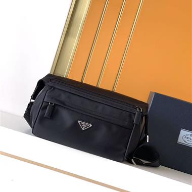 PRADA   2026新款男生時尚包包 尺寸：30x16x14CM