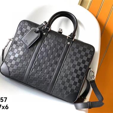 LOUIS VUITTON    2026新款男生時尚包包 尺寸：37x27x6CM