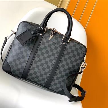 LOUIS VUITTON    2026新款男生時尚包包 尺寸：37x27x6CM