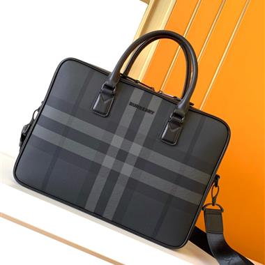 BURBERRY   2026新款男生時尚包包 尺寸：38x28x9.5CM