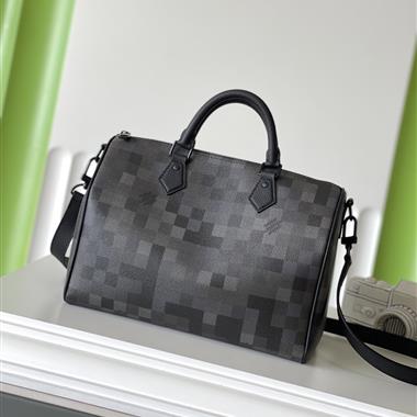 LOUIS VUITTON  2026新款男生時尚包包  尺寸：34×22×19CM