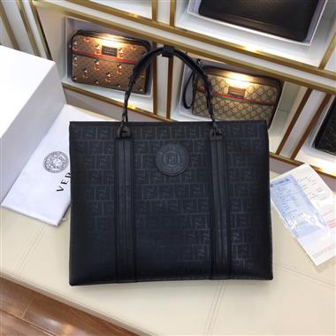 FENDI   2026新款男生時尚包包  尺寸：38*29*7CM