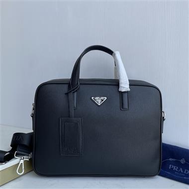 PRADA   2026新款男生時尚包包  尺寸：37×27×7CM