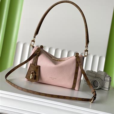 LOUIS VUITTON  2026新款女生時尚包包  尺寸：26×17×13.5CM