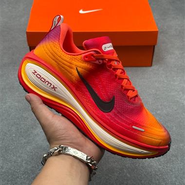 Nike Vomero Plus 舒適減震防滑 低幫跑步鞋