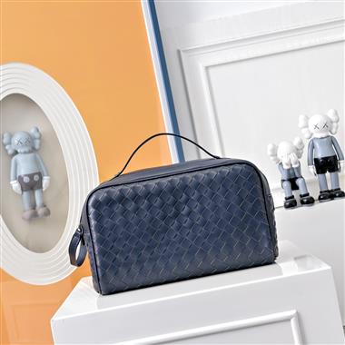 BOTTEGA VENETA   2026新款男生時尚包包   尺寸：26x15x10CM