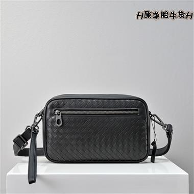 BOTTEGA VENETA  2026新款男生時尚包包   尺寸：26-16-6CM