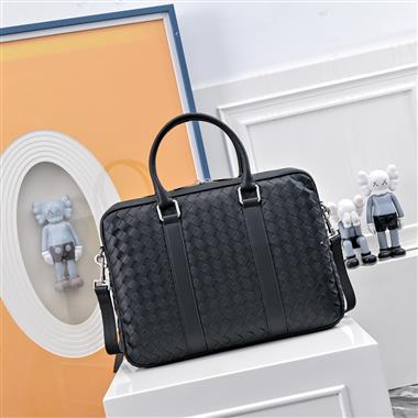 BOTTEGA VENETA   2026新款男生時尚包包   尺寸：36x5x26CM