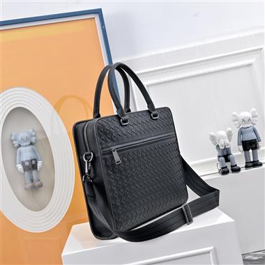 BOTTEGA VENETA   2026新款男生時尚包包   尺寸：39x5x29CM