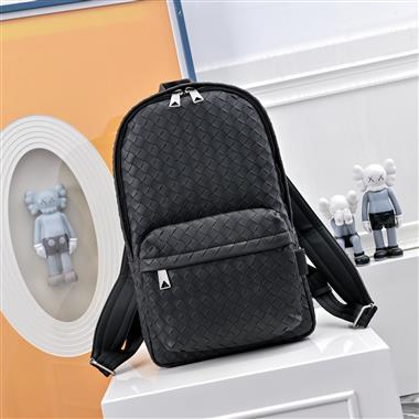 BOTTEGA VENETA   2026新款男生時尚包包   尺寸：40x9x25CM