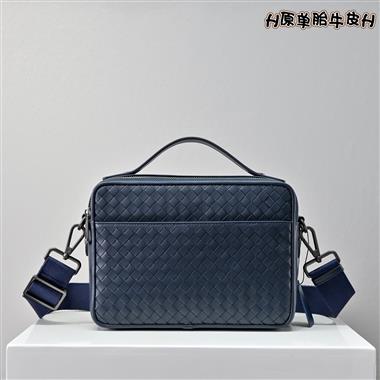 BOTTEGA VENETA  2026新款男生時尚包包   尺寸：25-17-7CM