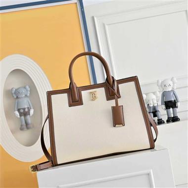 BURBERRY  2026新款女生時尚包包   尺寸：32CM