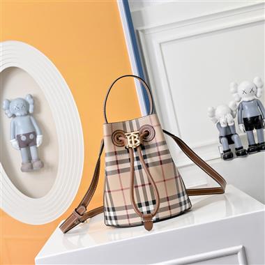 BURBERRY  2026新款女生時尚包包   尺寸：15*20CM