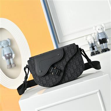 DIOR   2026新款男生時尚包包   尺寸：16 x 24CM