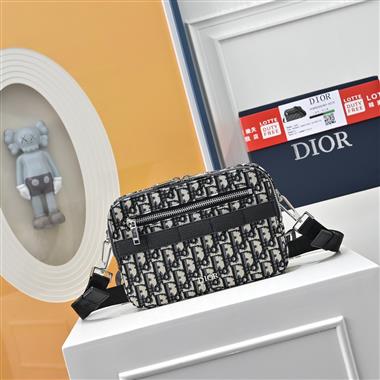 DIOR   2026新款男生時尚包包   尺寸：22 x 15CM