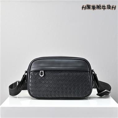 BOTTEGA VENETA  2026新款男生時尚包包   尺寸：23-15-6CM