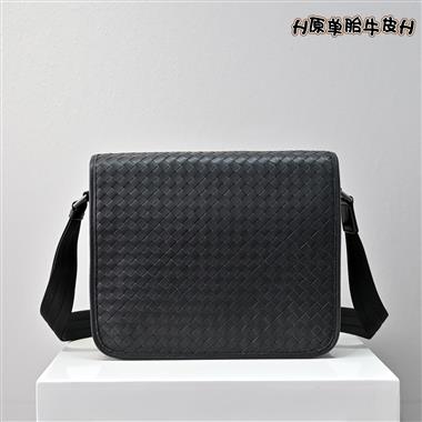 BOTTEGA VENETA  2026新款男生時尚包包   尺寸：30-27-6CM