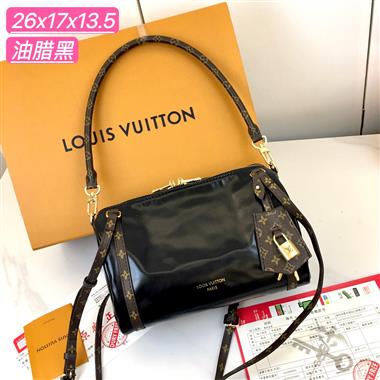 LOUIS VUITTON  2026新款女生時尚包包   尺寸：17 x 13.5 x 26CM