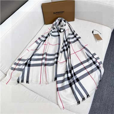 BURBERRY  2026秋冬新款時尚圍巾  尺寸：200-80