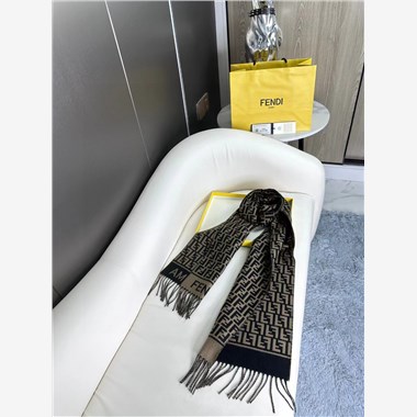 FENDI   2026秋冬新款時尚圍巾   尺寸：200-30