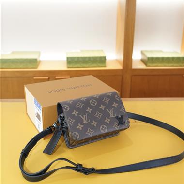 LOUIS VUITTON   2026新款男生時尚包包 尺寸：17x12x7CM
