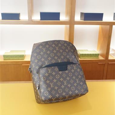 LOUIS VUITTON    2026新款男生時尚包包 尺寸：28x38x18CM