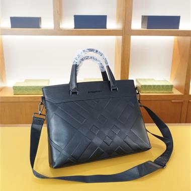 BURBERRY   2026新款男生時尚包包 尺寸：38x28x6CM
