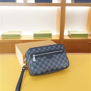 LOUIS VUITTON   2026新款男生時尚包包 尺寸：24x14x6CM