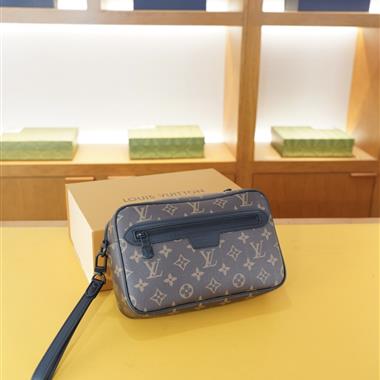 LOUIS VUITTON   2026新款男生時尚包包 尺寸：24x14x6CM