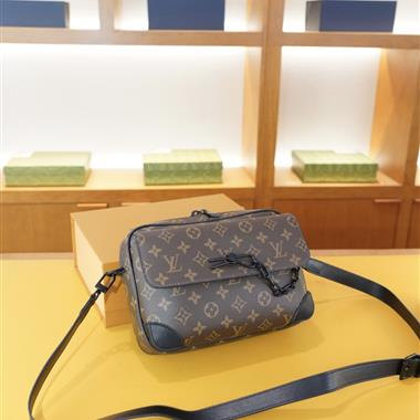 LOUIS VUITTON   2026新款男生時尚包包 尺寸：24x18x8CM