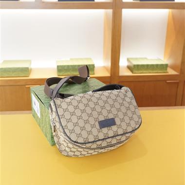 GUCCI   2026新款男生時尚包包 尺寸：26x18CM