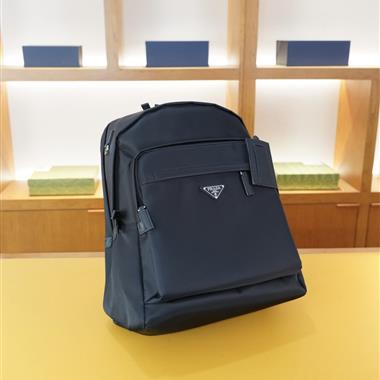 PRADA   2026新款男生時尚包包 尺寸：32x49x15CM