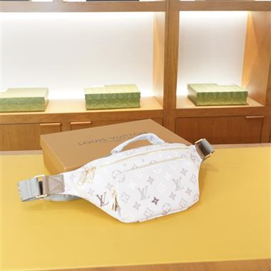LOUIS VUITTON   2026新款男生時尚包包 尺寸：28x16CM