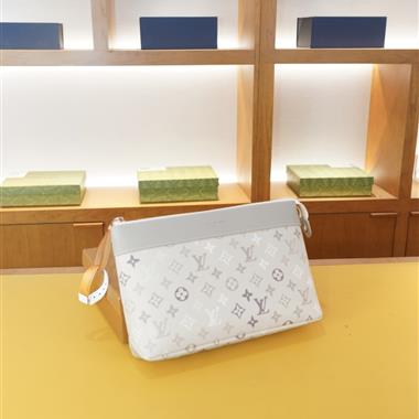 LOUIS VUITTON   2026新款男生時尚包包 尺寸：28x20x7CM
