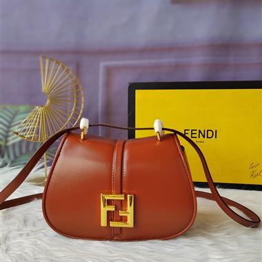 FENDI  2026新款女生時尚包包 尺寸：21*15*6.5CM