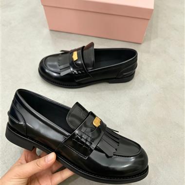 MIUMIU  2026新款女生休閒時尚鞋子